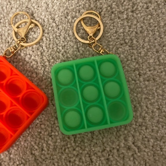 SET of 3 Pop Its - Picture 6 of 8